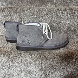 UGG Neumel Men’s Gray Fur Lined‎ Lace Up Chukka Boot Size 9